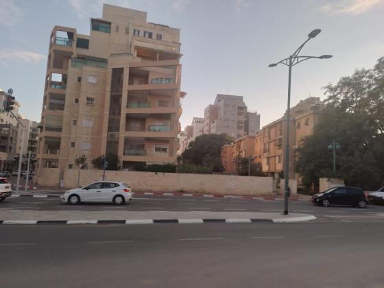 ביאליק 1, שכונה ב