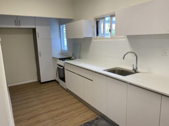 תרמ"ב 23, אברמוביץ