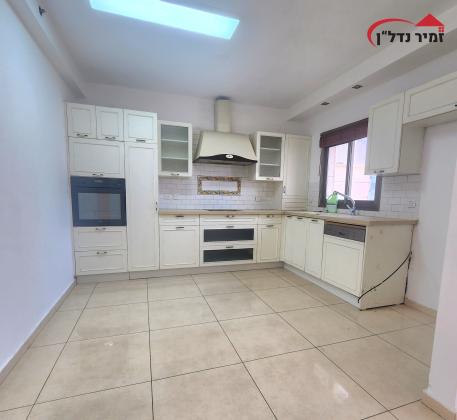 אמיר דרורי 2, קרית אילון