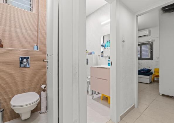 בר יהודה 44, דרום מערב