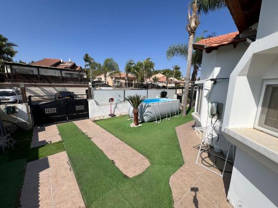 מונטיפיורי, קרית מנחם