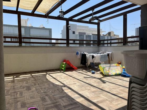 סמילנסקי 62, רצועת המלונות