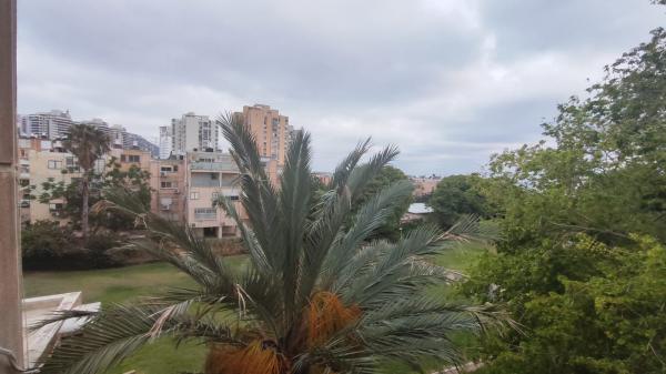 החיננית 11, שער העליה