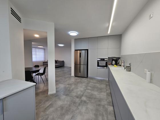 סמילנסקי 11, הירוקה המרכזית