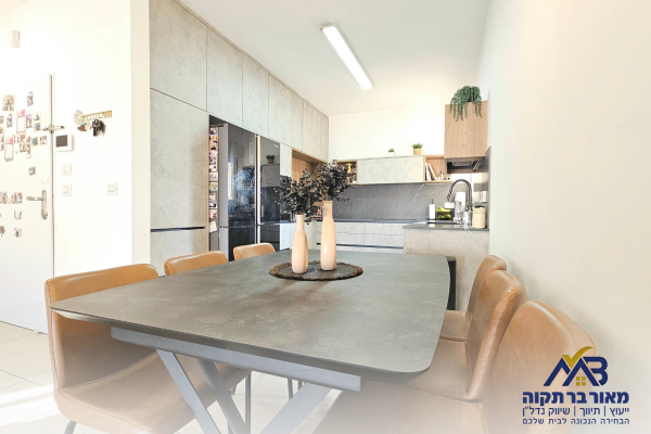 הצנחנים 28, מחנה יהודה