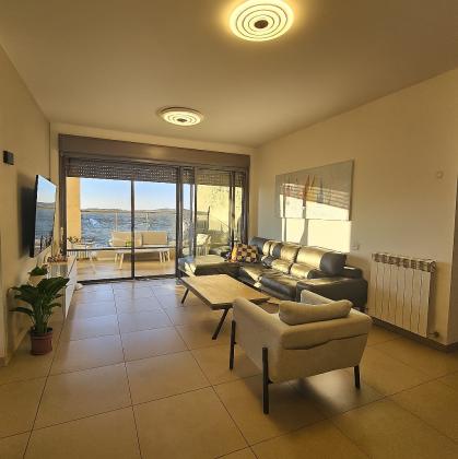 עמנואל זיסמן 11, הר חומה