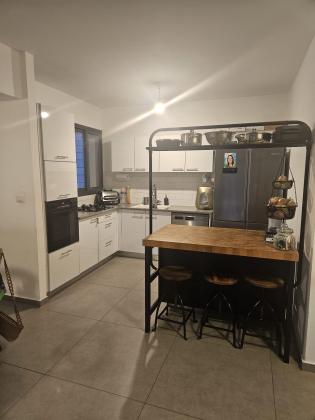 משה תבורי 4, צמרת גנים