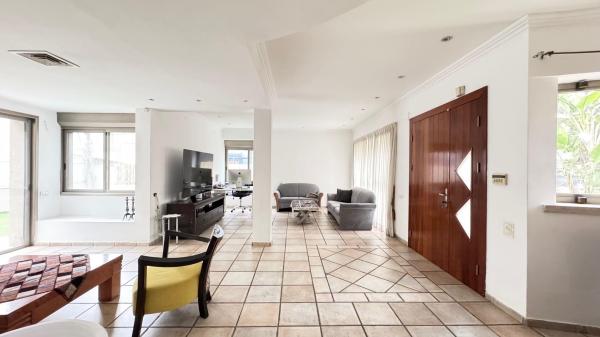 נתיב השירות 12, המושבה