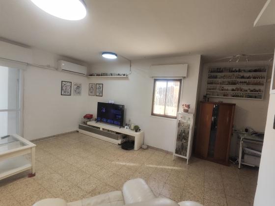 שלמה בן יוסף 21, ארמון הנציב