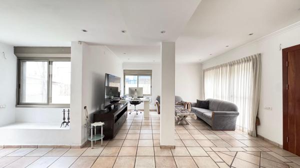 נתיב השירות 12, המושבה