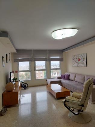 השקד 12, עין שרה