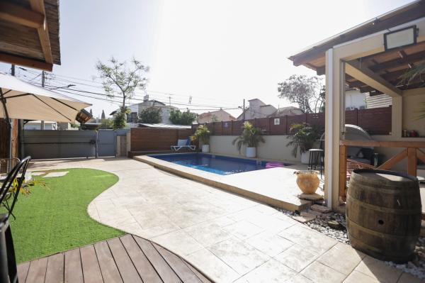 הצנחנים, הוותיקה