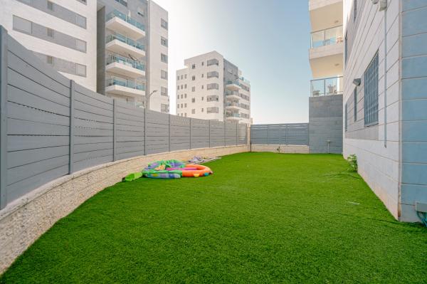 הלוטם 5, הפרחים