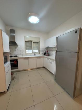 שדרות ירושלים 21, דרום