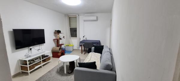 בשכונת שכונה ד