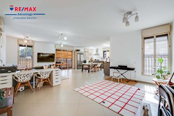 הסנה 1, עג'מי