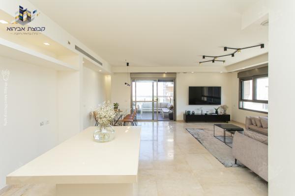 חלמיש 4, רמת אלמוגי