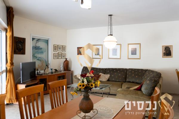 משה תבורי 13, צמרת גנים