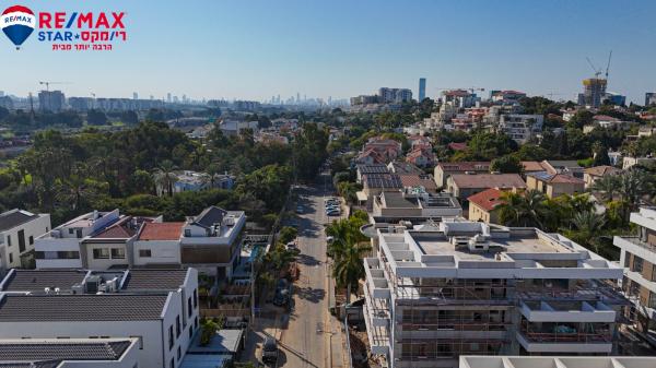 המסילה 46, הרצליה ב'