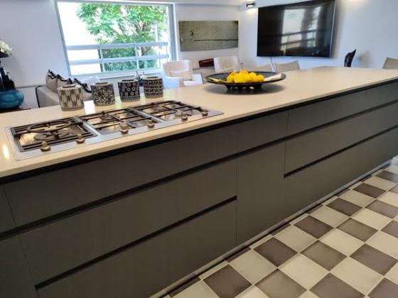 הזורע 5, הדר