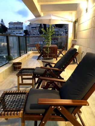 נעמ"ת 8, אחוזה