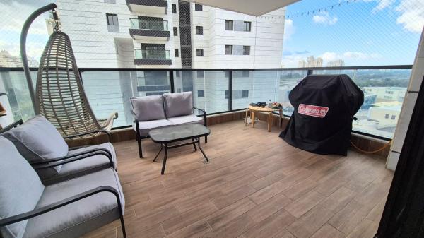 הרצוג, מתחם 1200