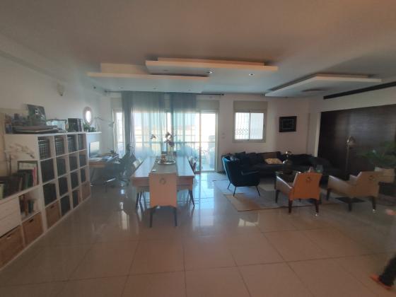 בשכונת נוה שאנן