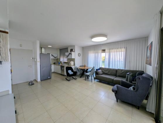 יעקב אורלנד 14, סביוני דניה