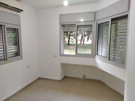 בני אפריים 215 (מעוז אביב א)