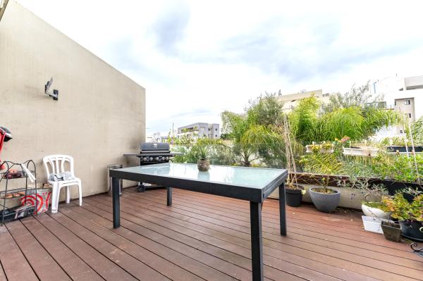 הנדיב, שיכון חברת חשמל