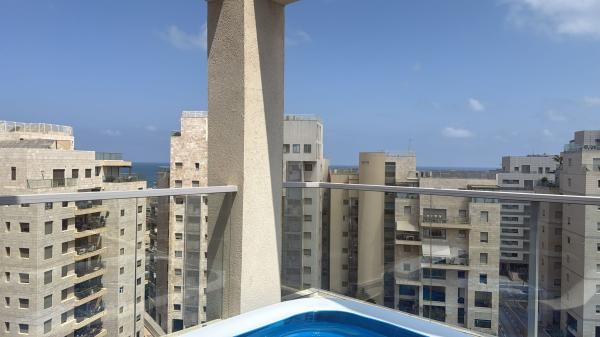 בשכונת ל' החדשה