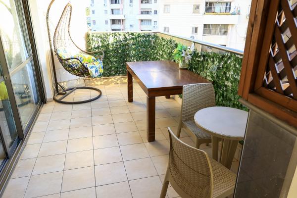 שמעון ויזנטל 1, חן הצפון