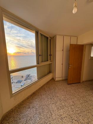 ז'בוטינסקי 2, מרכז העיר