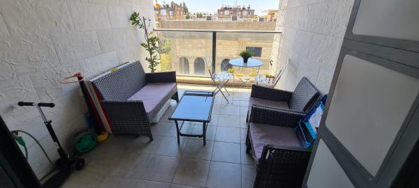 הפרדס 3, אושיות