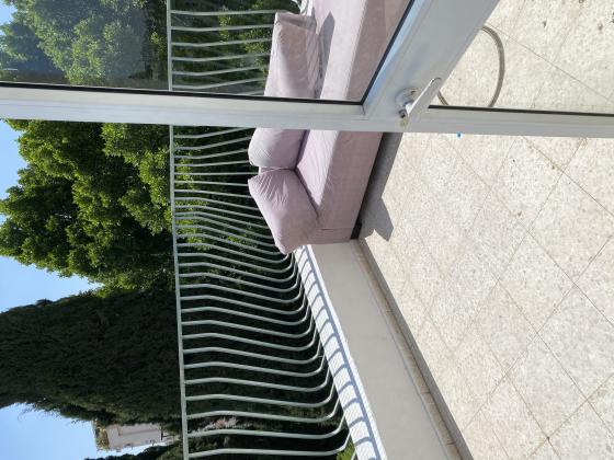 מנוחה ונחלה 23, מרכז העיר