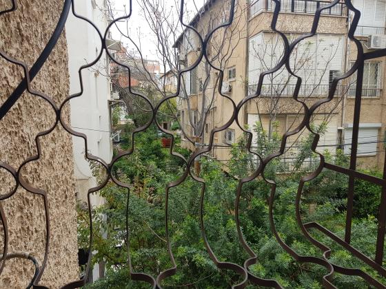 ארלוזורוב 70, שכונת הראשונים