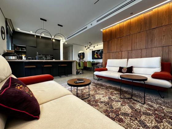 נתן יונתן 6, עיר ימים