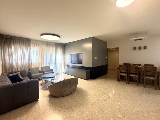 אורי צבי גרינברג 9, רמת הדר