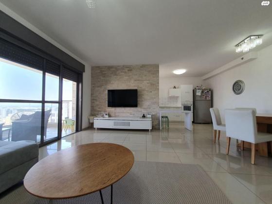 העוגן 4, גלי כרמל, ז'בוטינסקי