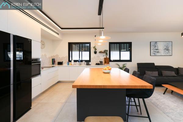 בשכונת המערבית