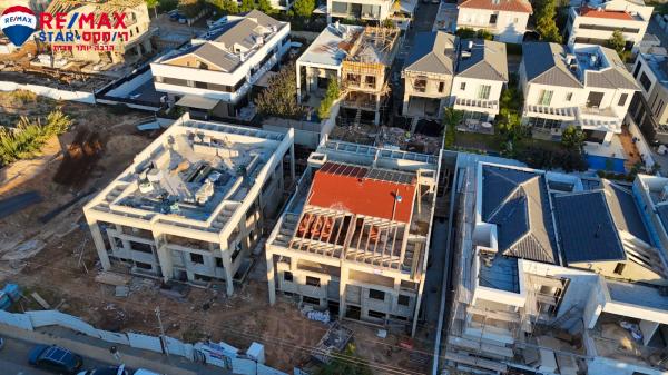 המסילה 46, הרצליה ב'