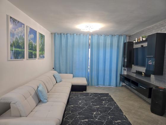 הרבי מלובאוויטש 28, השחר