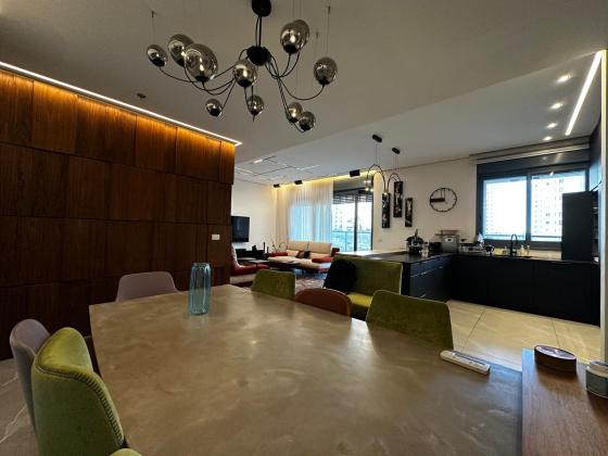 נתן יונתן 6, עיר ימים