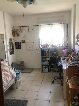 תנועות הנוער 9, נעורים