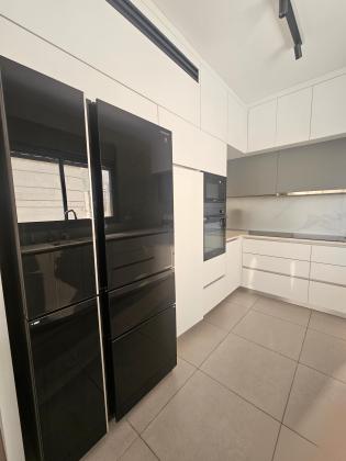 כליל החורש 9, יצחק שמיר