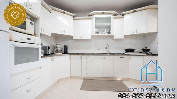 החלוצים, סיטי