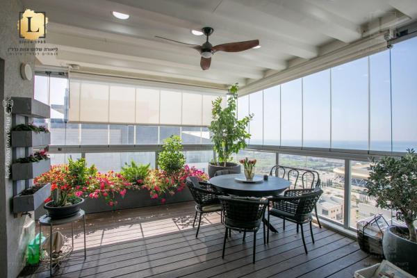 נוי, נאות פרס