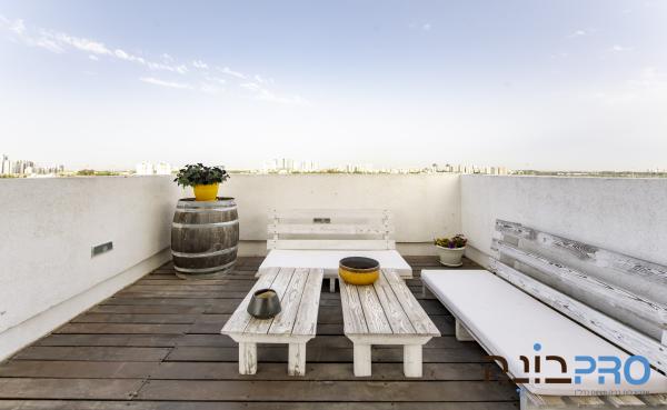 בשכונת קרית שמחה