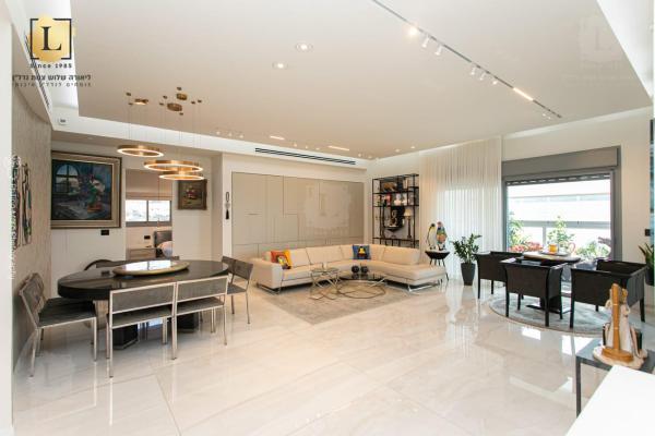 נוי, נאות פרס