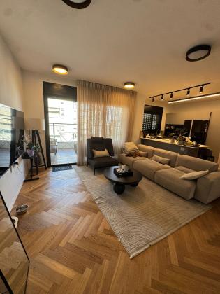 רקנאטי, רמת אביב ג